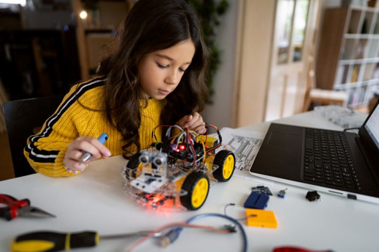 Best Robotics Summer Camps For Kids 2022